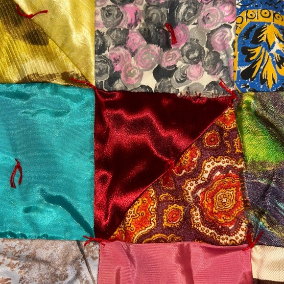 Vintage Patchwork Quilt. 1969 handmade, 56”x65”. Good condition - Picture 12 of 15